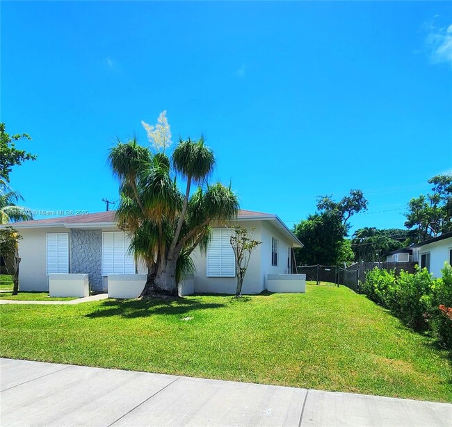 18637 SW 100th Ave in Cutler Bay, FL - Building Photo - Building Photo