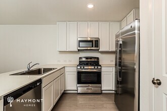 566 Layne Overlook in San Antonio, TX - Building Photo - Building Photo