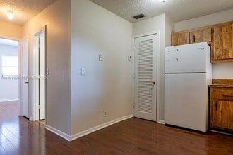 5192 NE 6th Ave, Unit 820 in Oakland Park, FL - Building Photo - Building Photo