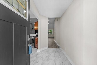 16026 Beechnut St in Houston, TX - Building Photo - Building Photo