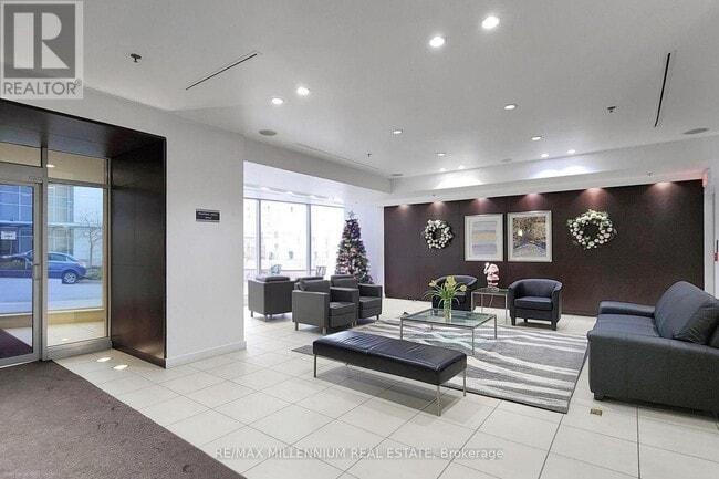 36 Lee Centre Dr in Toronto, ON - Building Photo - Building Photo