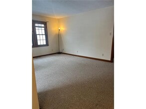 805 4th Ave SE in Waseca, MN - Building Photo - Building Photo