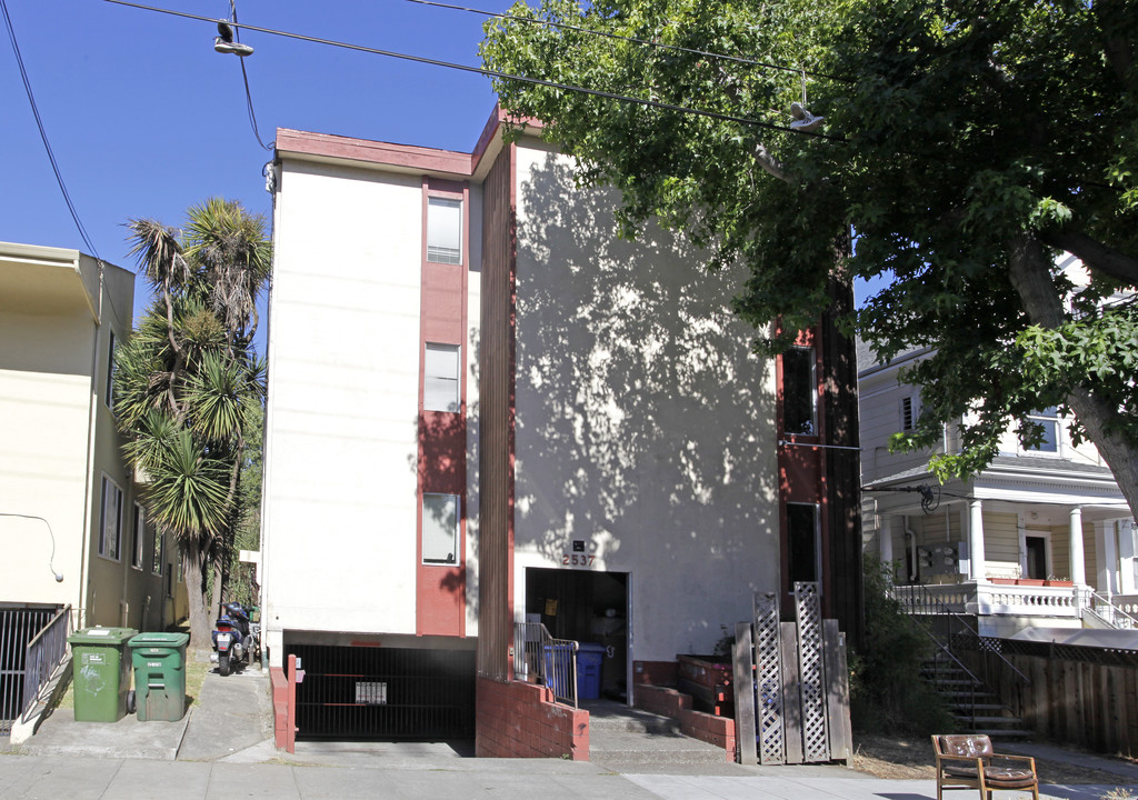 2537 Ellsworth St in Berkeley, CA - Building Photo