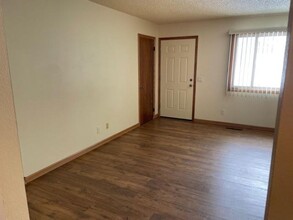 2111 Lake Elmo Dr in Billings, MT - Building Photo - Building Photo