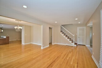 6700 N Monticello Ave in Lincolnwood, IL - Building Photo - Building Photo