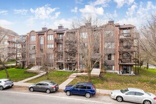 4400 Des Cageux Ch in Laval, QC - Building Photo