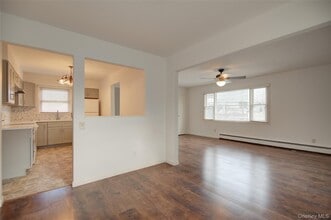 54 5th Ave in Westbury, NY - Building Photo - Building Photo
