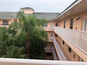 1320 Gondola Park Dr in Venice, FL - Building Photo - Building Photo