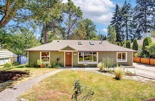 18322 9th Ave NE in Shoreline, WA - Building Photo