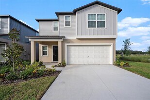 35233 Gravelly Dr in Zephyrhills, FL - Building Photo