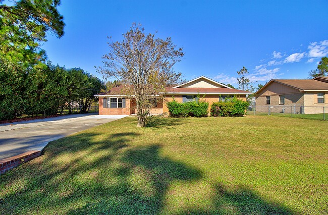 622 Livingston Ct in Hinesville, GA - Building Photo - Building Photo