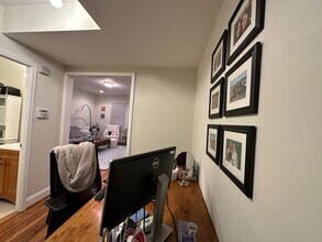 213 19th St NE, Unit 4 in Washington, DC - Foto de edificio - Building Photo