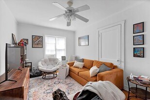 654 W Oakdale Ave, Unit 3n in Chicago, IL - Building Photo