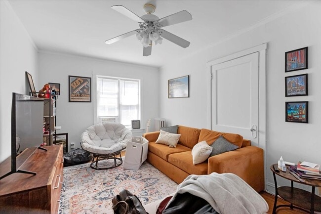 property at 654 W Oakdale Ave