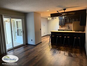 860 Monterey Dr in Shoreview, MN - Building Photo - Building Photo