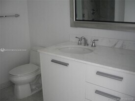 1060 Brickell Ave, Unit 1409 in Miami, FL - Building Photo