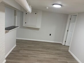 327 Dover St, Unit 329 in Bridgeport, CT - Foto de edificio - Building Photo