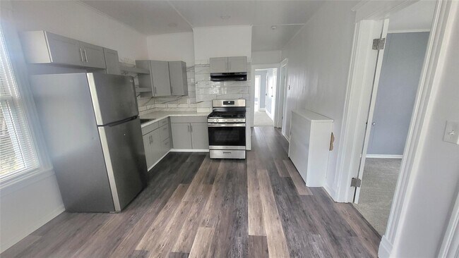14 Thompson St-Unit -2 in Poughkeepsie, NY - Building Photo - Building Photo