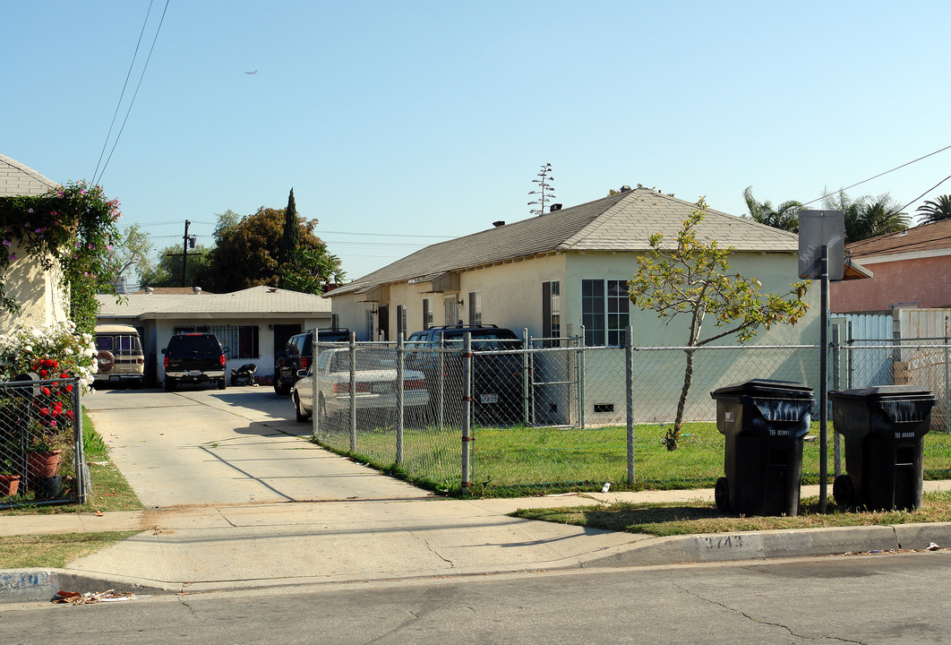 3743-3749 W 105th St in Inglewood, CA - Building Photo