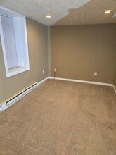 63 10th St, Unit 1 in Norwich, CT - Building Photo - Building Photo