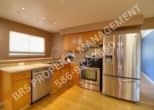 8825 Kidley Dr in Sterling Heights, MI - Building Photo - Building Photo