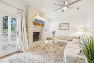 2201 Lakeway Blvd in Lakeway, TX - Building Photo - Building Photo