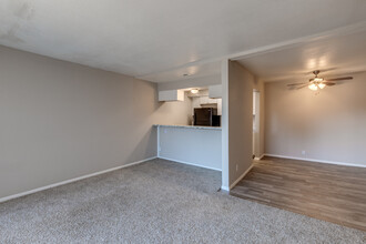 Darlington Oaks & Midtown Flats in Tulsa, OK - Building Photo - Interior Photo