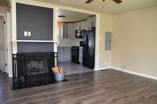 2407 Lexington St in Steilacoom, WA - Building Photo - Building Photo