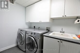 5650 Haddon Hall Rd in Mississauga, ON - Building Photo - Building Photo
