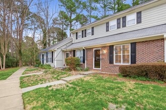 10 Hartford Ct in Durham, NC - Building Photo - Building Photo
