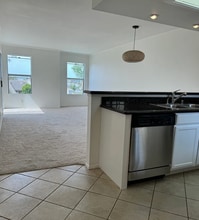 3440 Hathaway Ave, Unit 3440 Hathaway Ave #323 in Long Beach, CA - Foto de edificio - Building Photo