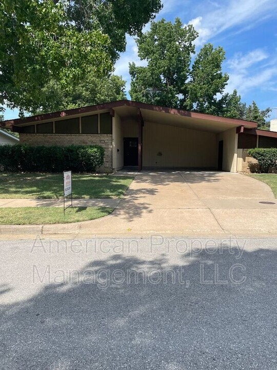 7217 E 55th Pl in Tulsa, OK - Building Photo
