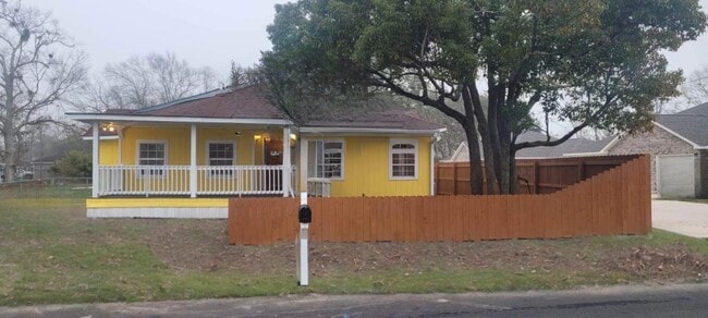 property at 734 N Nicholson Ave