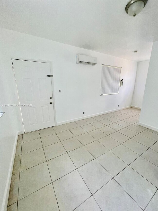 1490 NW 43rd St-Unit -C in Miami, FL - Building Photo - Building Photo