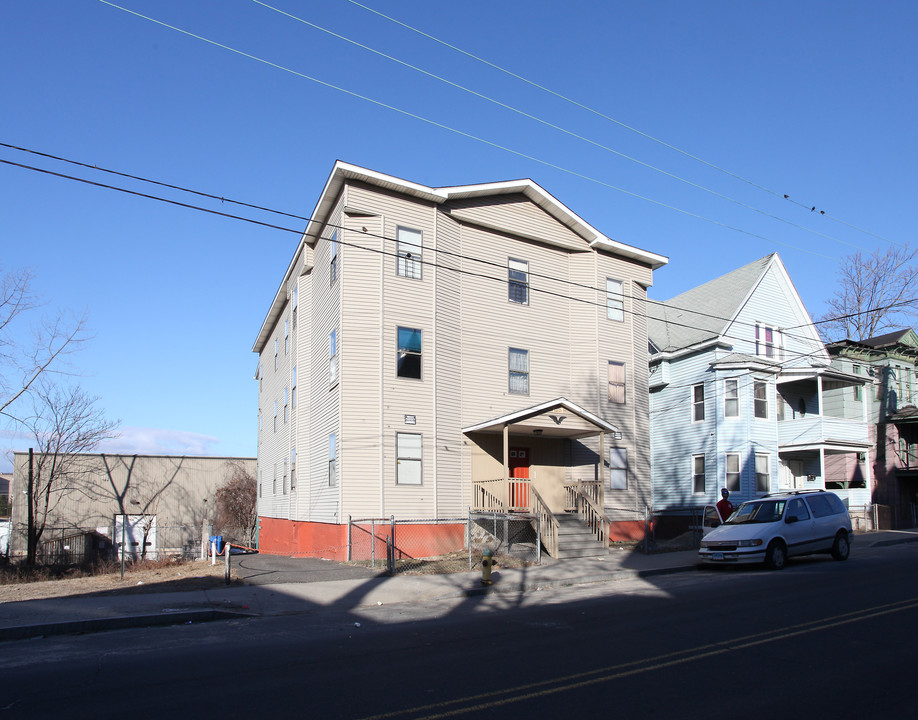 97 Cherry St in Waterbury, CT - Building Photo