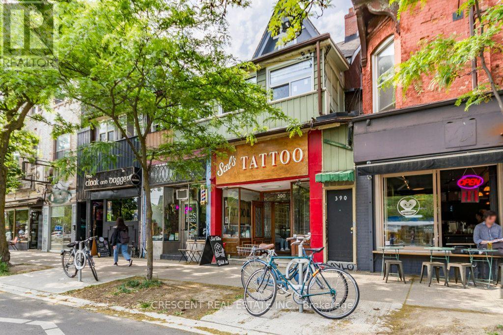 390-390 College St in Toronto, ON - Building Photo