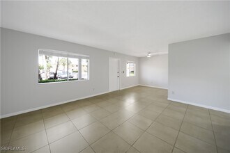 4621 Bayshore Dr in Naples, FL - Building Photo - Building Photo