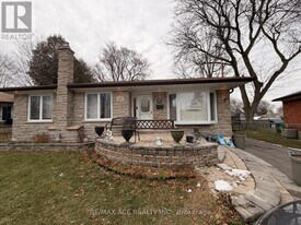 48 Ronway Crescent in Toronto, ON - Building Photo