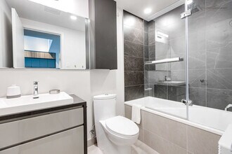 1130 Rue Saint-Antoine O in Montréal, QC - Building Photo - Building Photo
