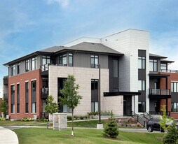 Richardson Ridge in Ottawa, ON - Building Photo