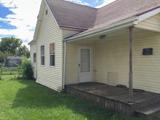 property at 219 E 15th St