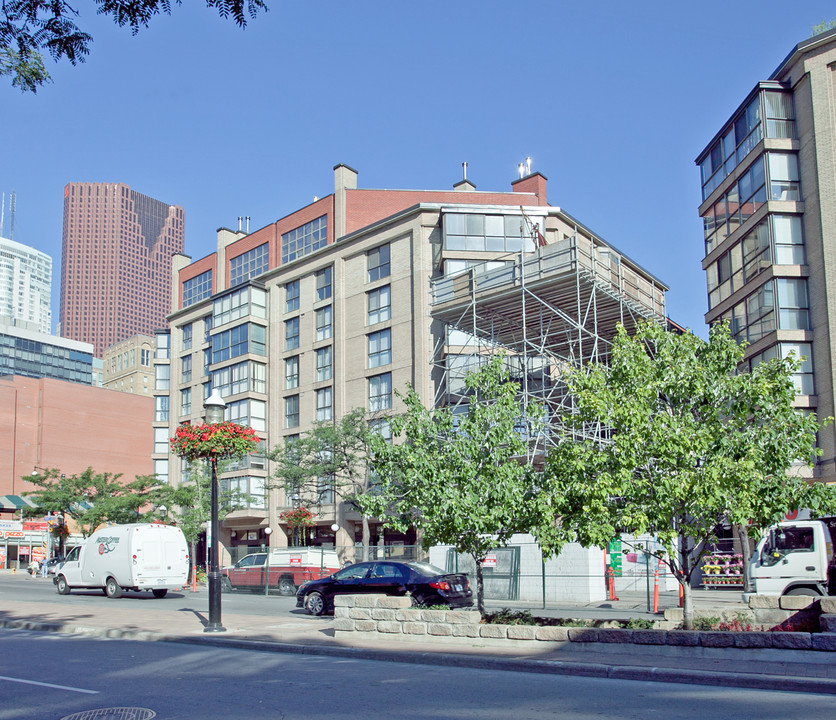 Market Square in Toronto, ON - Building Photo