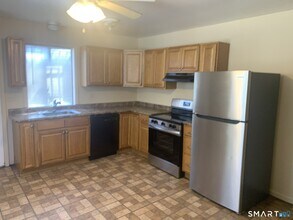 1380 Kossuth St in Bridgeport, CT - Building Photo - Building Photo