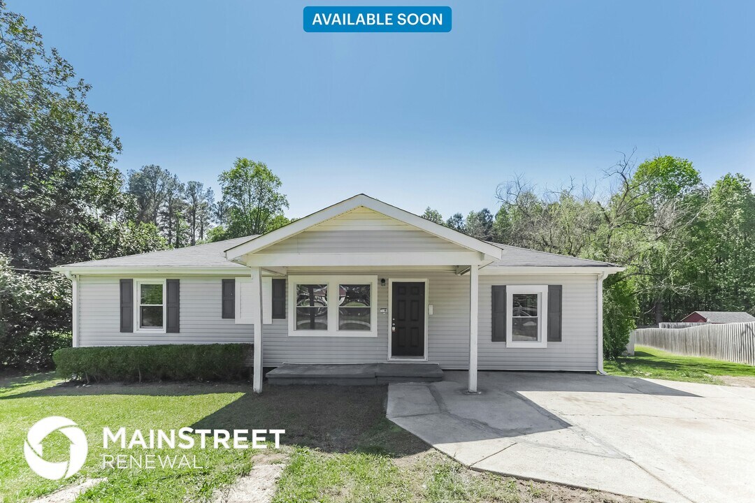 6096 Lynne Cir SW in Mableton, GA - Building Photo