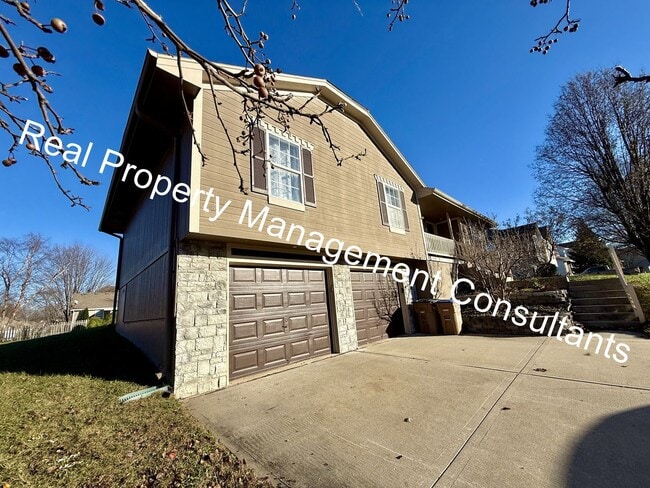 1003 Redwood Dr in Raymore, MO - Building Photo - Building Photo