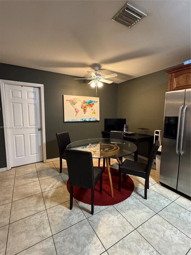 2242 Jackson St in Hollywood, FL - Building Photo - Building Photo