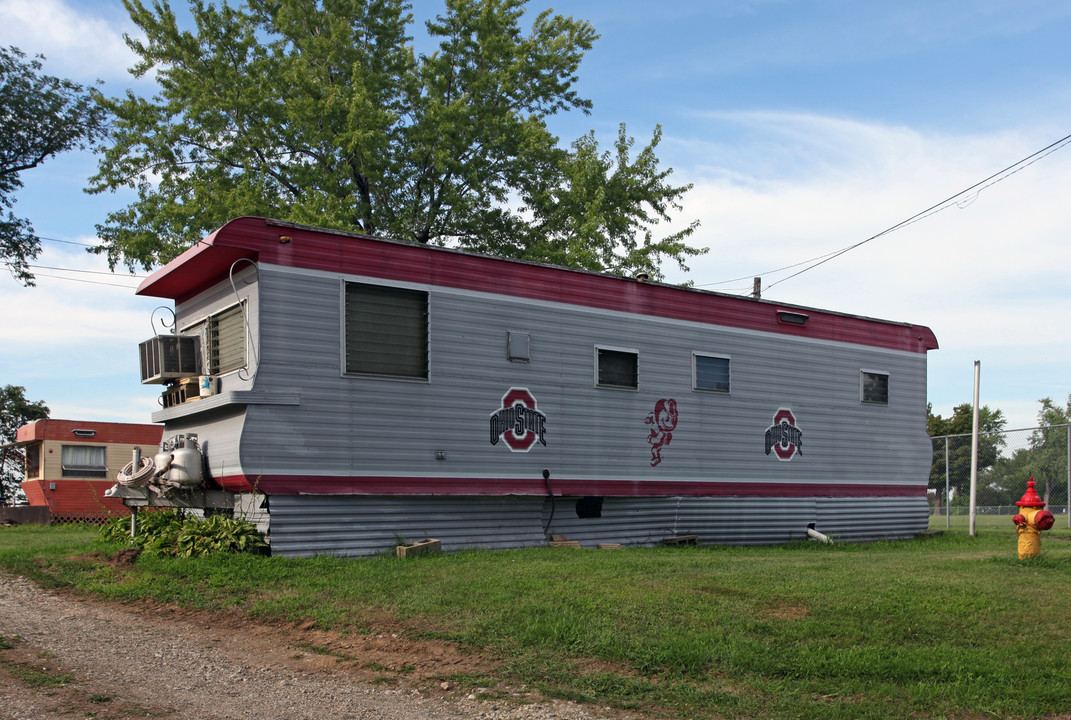 Park Lakeview in Conneaut, OH - Building Photo