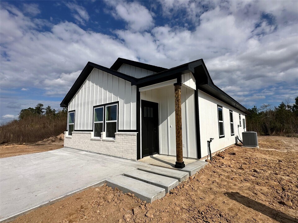 6416 Rd 5503 in Cleveland, TX - Building Photo