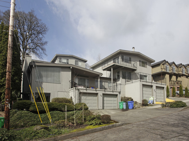 Townhomes on View Point in Portland, OR - Building Photo - Building Photo