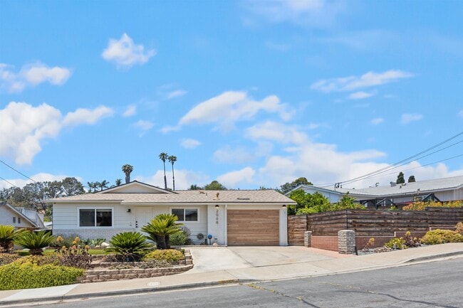2068 Montclair St in San Diego, CA - Building Photo - Building Photo